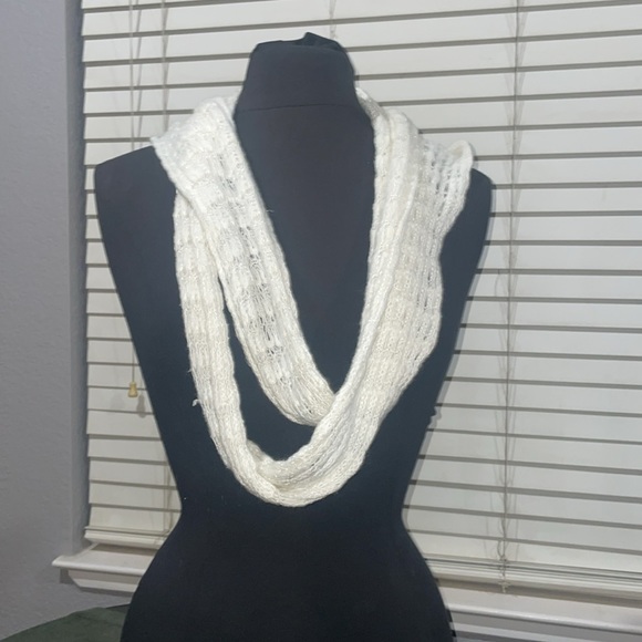 Assorted scarves - Picture 3 of 5